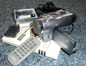Цифровая видео-камера CANON MVX300 #1003480