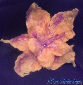 Брошка из шерсти  #1011498