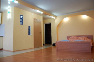 Сдам посуточно 1 комнатную квартиру-студию с евроремонтом в центре Луганска #260087