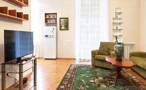 Трехкомнатная квартира возле Оперного театра #1023167