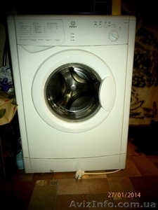 ПРОДАМ стиральную машину Indesit WISN 100 #1028486