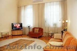 Сдам 3-х комнатную квартиру возле станции метро 