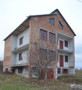 Продам трьох поверховий нежилий будинок. #1056679