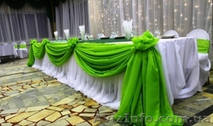 драпировка свадебного зала тканью,  цветы из воздушных шаров #1061697