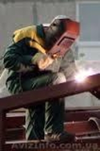 Требуются Сварщики и помощники сварщиков.  #1079813