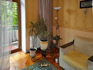 Непросто найти просторную сталинку на Титова с автономным отоплением? #1124583