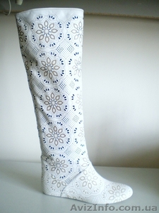 Белые кожаные сапоги женские с лазерной отделкой #1146725