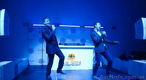 ВЕДУЩИЙ: пОющий,  не пЬющий,  вменяемый парень не много берущий! #1157705