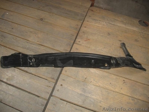 AUDI Q7 Пыльник локер передний левый #1204857