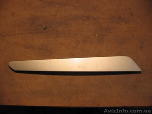 BMW 5 E28 накладка задней правой стойки  #1203873