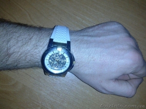 продам оригинальные часы 
