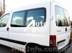 Задний салон,  левое окно на автомобиль Peugeot Partner,  Citroën Berlingo  #1245056