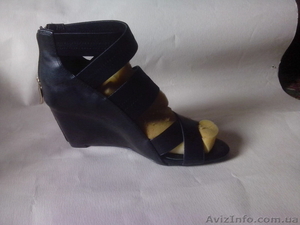 новые кожаные туфли современного дизайна #1267326