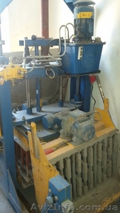 Прес для бетонних робіт в зборі з пресформами 1998 #1311060