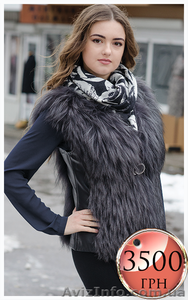 Жилет из чернобурки цвета графит с кожаными вставками по акции #1354915