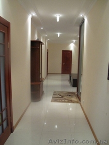 Аренда 3-комнатной квартиры на Щорса,  32 Б.,  145 кв.м. #1365314