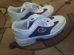 Продам стильные кроссовки на тракторной подошве #1374626