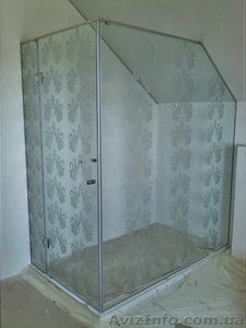 Стеклянные душевые кабины 