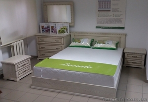 Продам нове дубове ліжко,  комод,  дзеркало і 2 тумби  (білий+золото) #1415268