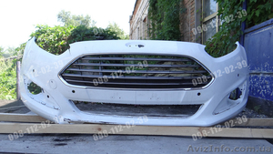 Передний бампер с решеткой Ford Fiesta Форд Фиеста #1476686