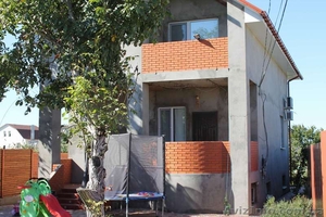 Новый дом расположен на хорошей застроенной улице с.Корсунцы.  #1487292