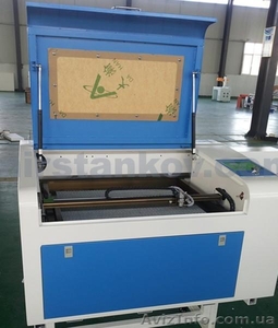 Лазерный гравер JCC 4060 — небольшой лазер с поворотной осью и подъемным столом. #1497535