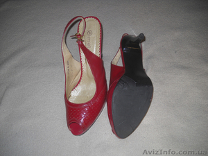Продам босоножки лаковые 38-39, по стельке 25 см #1584333