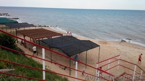 Пляжный отдых в курортном городе. #1615287