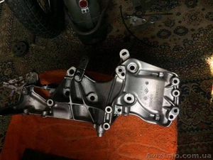 Б/у кронштейн генератора Renault Scenic 1, Рено Сценик 1,  7700274249 #1631294