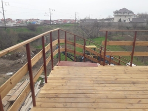 Терраса из термодревесины возле дома #1650885