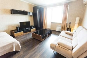 Посуточно приличная 1-ком.кв.в 5мин.хотьбы к м.Вокзальная, по ул.Митрополита Липк #1659054