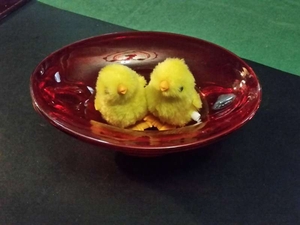 Вазочка из чешского стекла с цыплятами #1660252