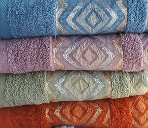 Полотенца и пледы в ассортименте #1666342