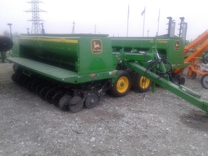 Сеялка зерновая John Deere 455  #1667806