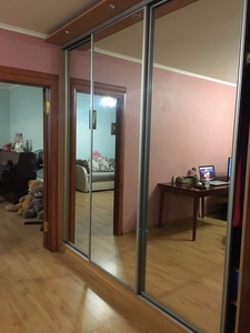 Продам 2-к.,  м. 