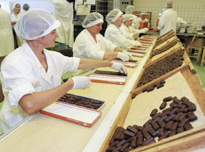 Рабочие на упаковку конфет Люблин Польша #1676213