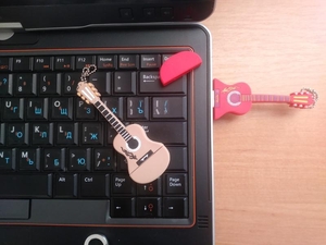 Купити флеш-накопичувач оригінальної форми #1681028