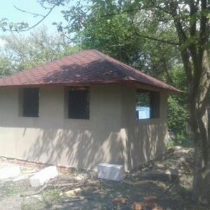 Бригада 4 чиловека строитильные работы со своим инструментом #1683126