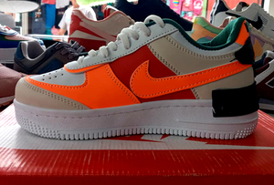 Женская модель кроссовок Nike #1687570