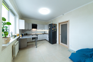 Ул. Кондратюка Юрия,  5 — Продается квартира  #1694332