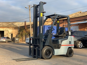 Вилочный газ-бензиновый автопогрузчик Nissan с новой резиной #1697962