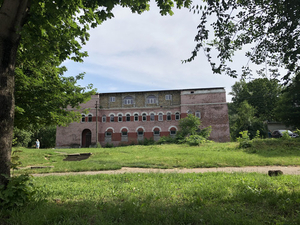 Продам отдельно стоящее здание помещение с бассейном Каменское,  Днепр #1701666