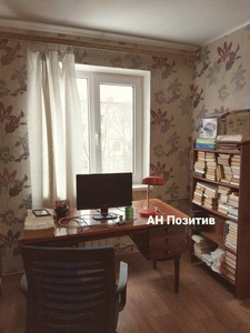 Продам 2-х комн. кв.,  4/5,  ст.м. Дв. Спорта 1 мин,  входи и живи. #1722421