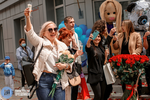 Ну что поздравляем,  Вы стали папой-самое время сделать праздник у роддома ! #1721661