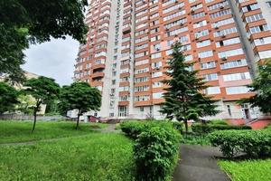 Фасадное помещение на 1-м этаже многоэтажного здания. #1724816