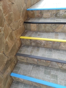 Резиновые противоскользящие накладки на ступени #1509262