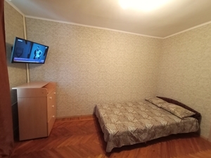 Работаем!!! Посуточно сдам 2-х к.квартиру возле м. Проспект Гагарина #1726422