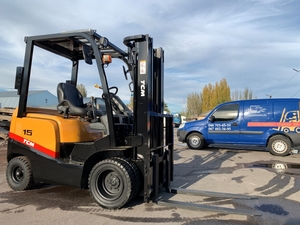 Вилочний автонавантажувач TCM з мачтою триплекс #1727686