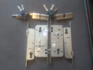 ПРОДАМ 2 ЗАМКА APECS ЦІНА 150 ГРН И 2 ЗАМ3КА Akpen 100ГРН 2 СЕРЦЕВИНЫ ОСТО 100 Г #1729970