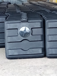 Черная емкость для душа #1738438